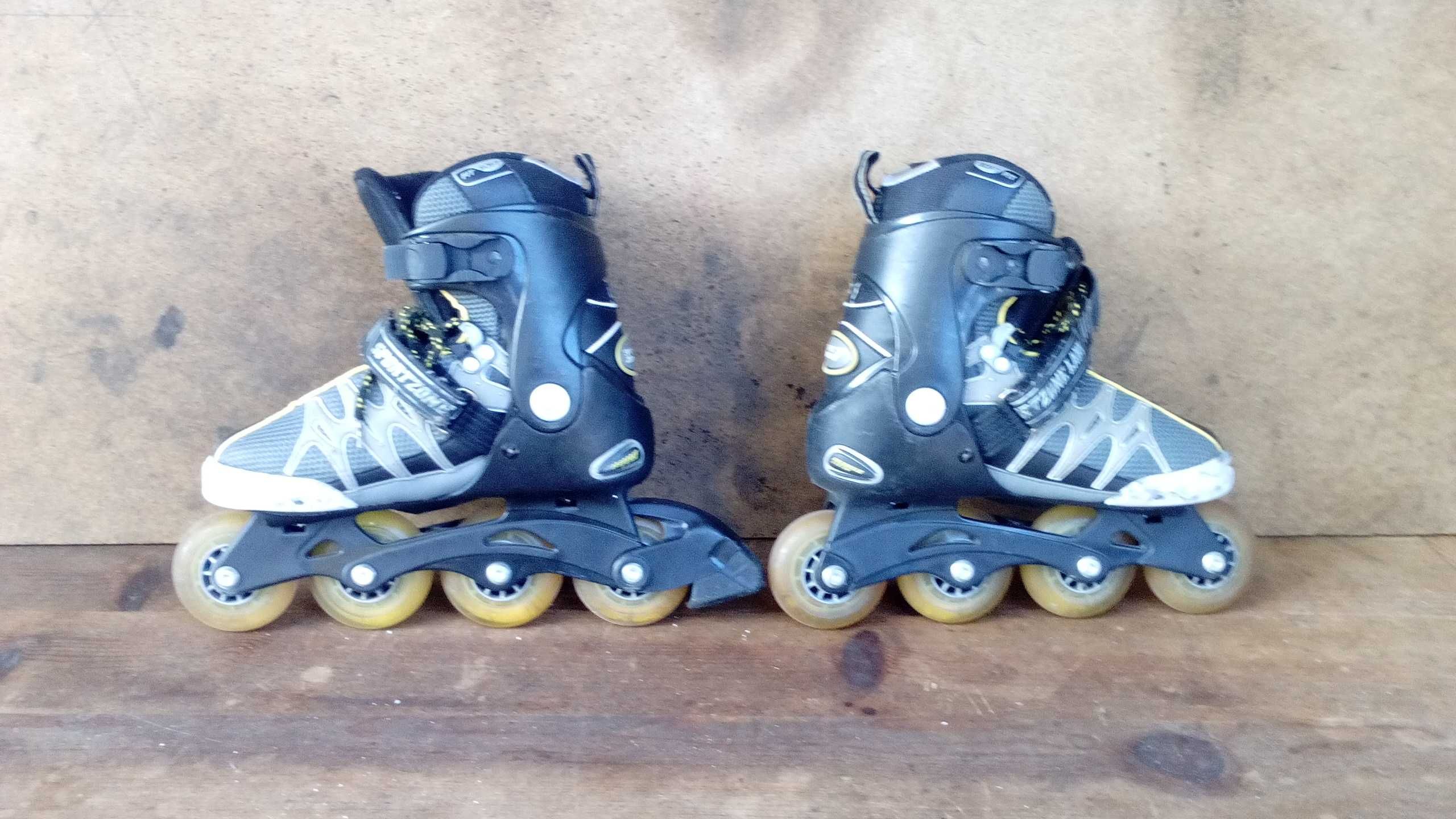 Raquete ténis e patins em linha