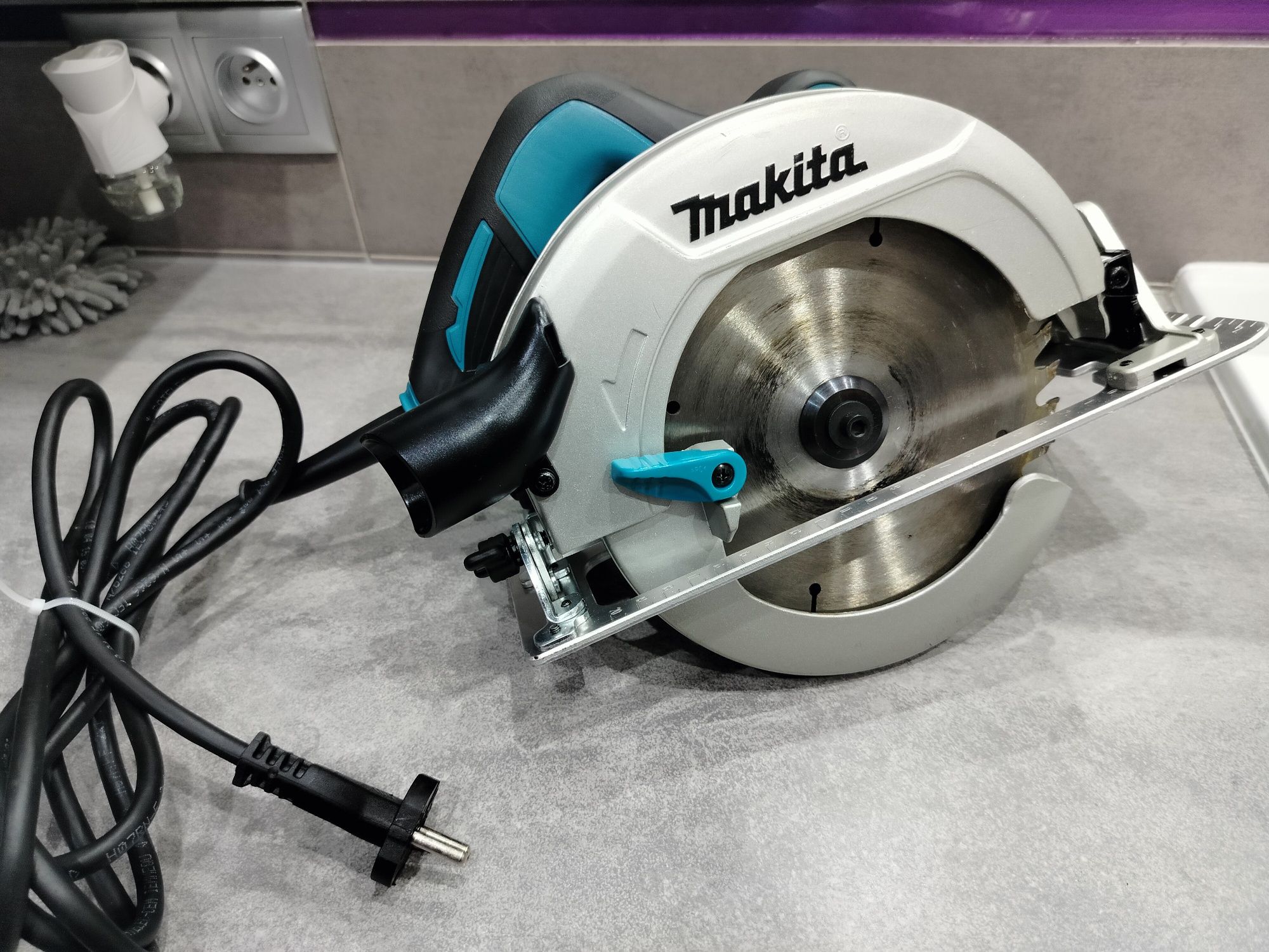 Piła Tarczowa Makita HS7601 + Makpac 4