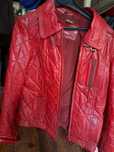 Casaco vermelho de pele