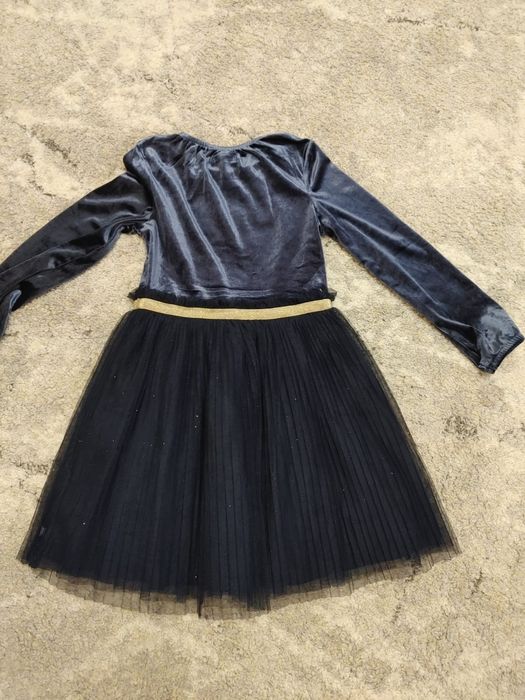 Elegancka granatowa sukienka dla dziewczynki marki Okaidi rozm.128