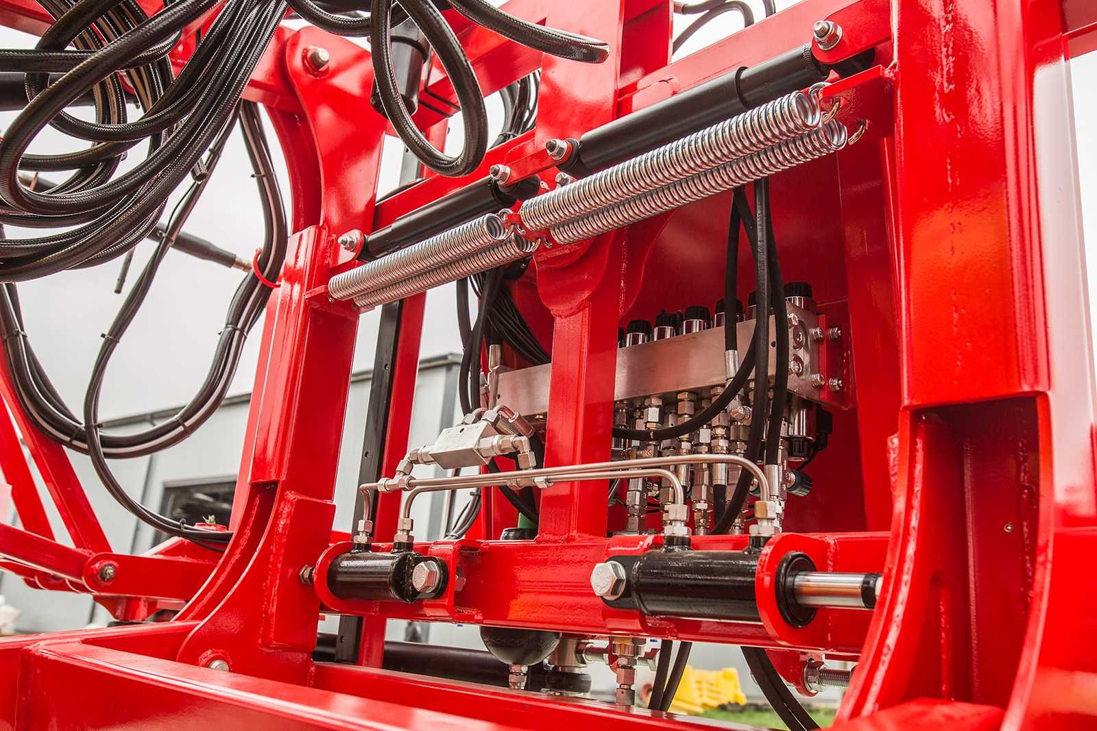 Opryskiwacz polowy przyczepiany rozkład. hydraulicznie PROTON - TORO