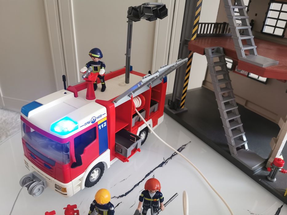 Playmobil duży zestaw straży pożarnej, budynek i auta