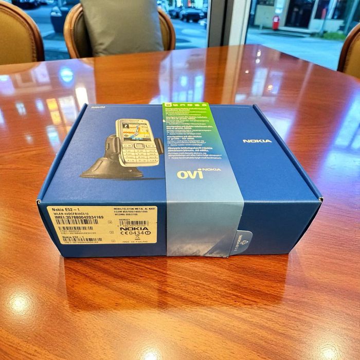 Nowa Nokia E52 / fabycznie zlalowana bez Brandu