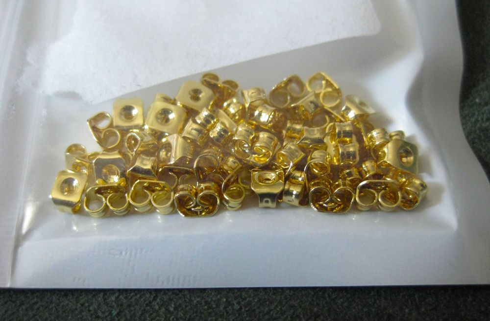 Conjunto de 50 Peças Dourado das Traseiras dos Brincos NOVO