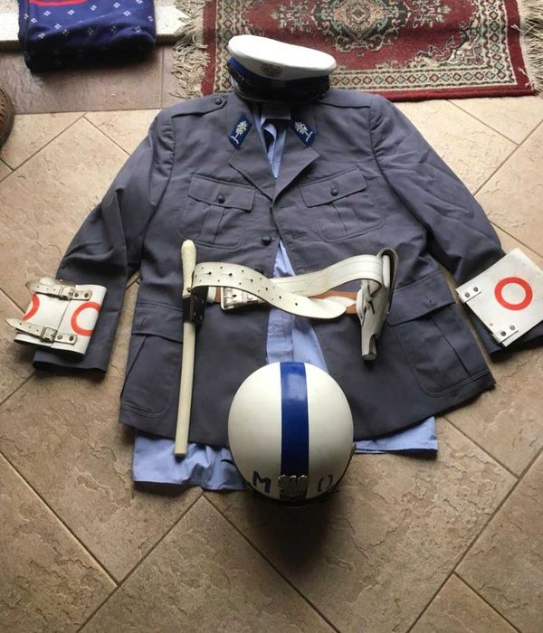 Kask M0 mundur czapka  sprzdam wszystko z epoki.Umundurowanie MO.