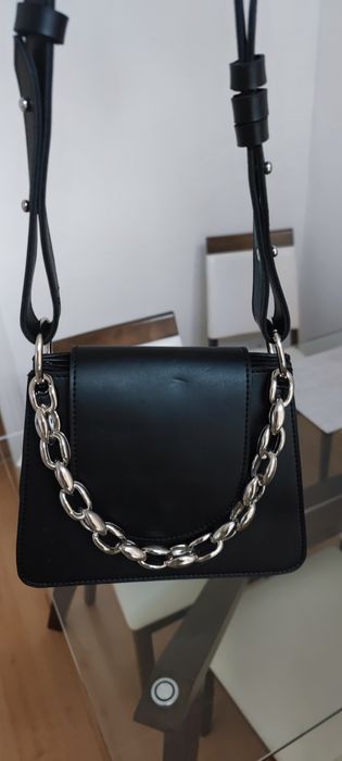 Сумка кросбаді із ланцюгом