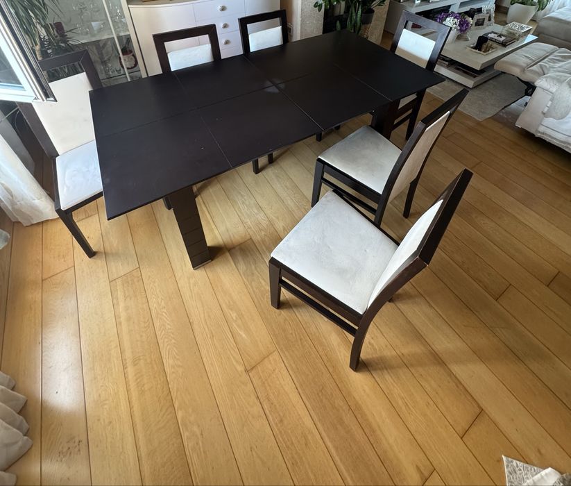 Mesa de sala e 6 cadeiras .