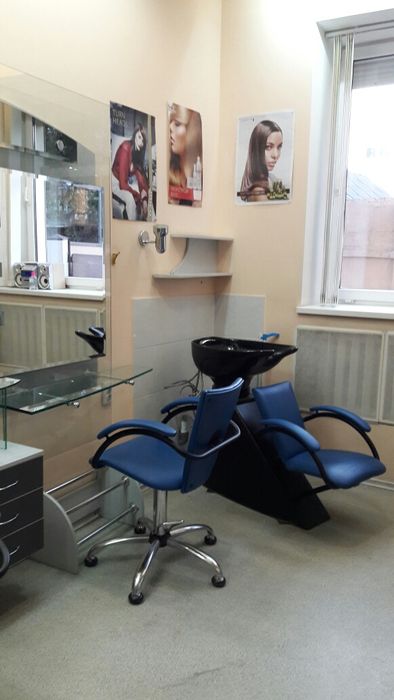 Рабочее место мастеру  ПАРИКМАХЕРУ и мастеру МАНИКЮРА.