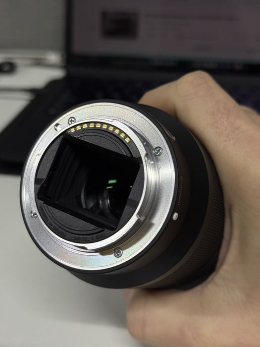 Об'єктив Sony FE 28 - 70 F 3.5 - 5.6 OSS гарний стан