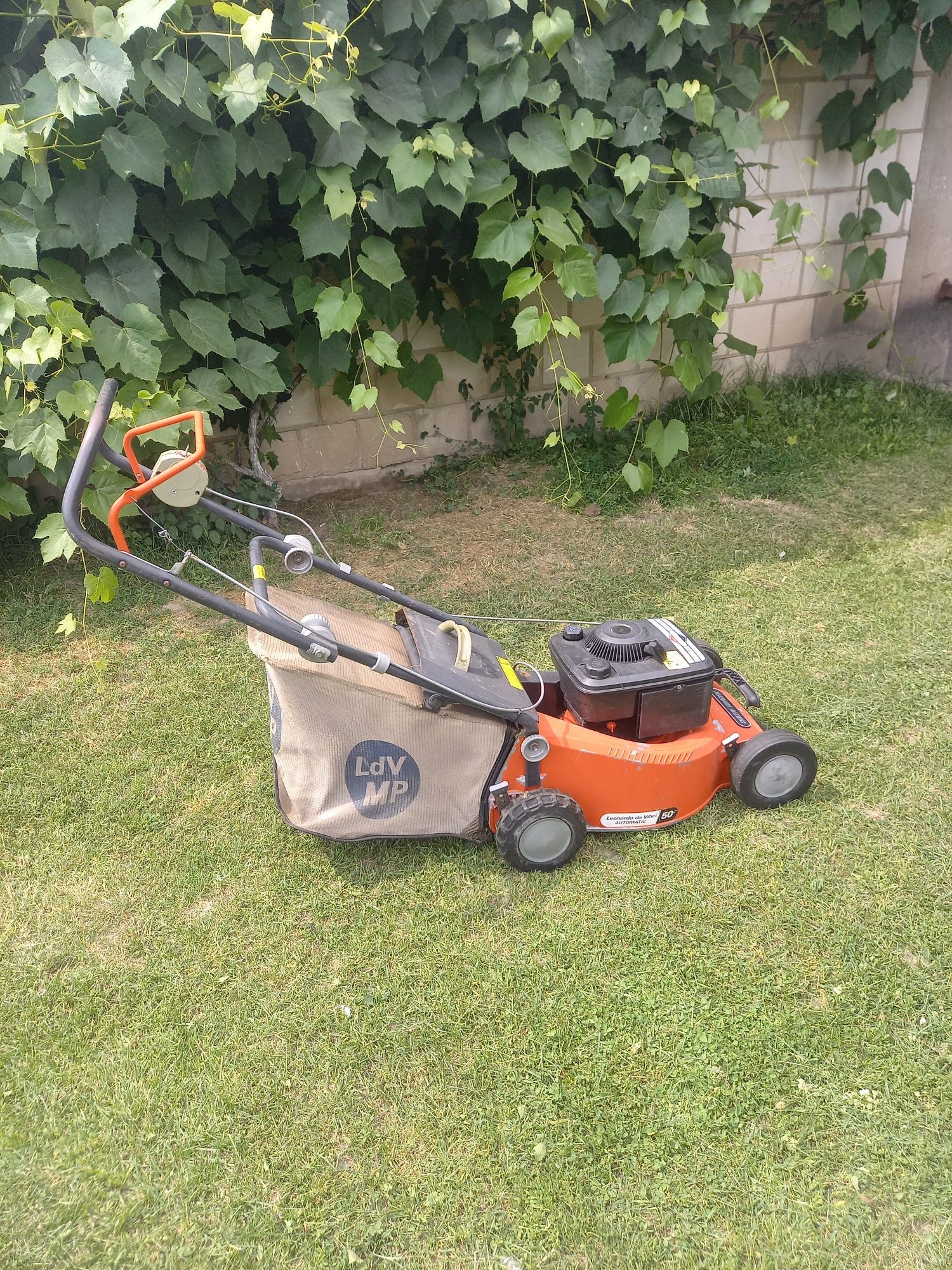 Kosiarka spalinowa z napedem