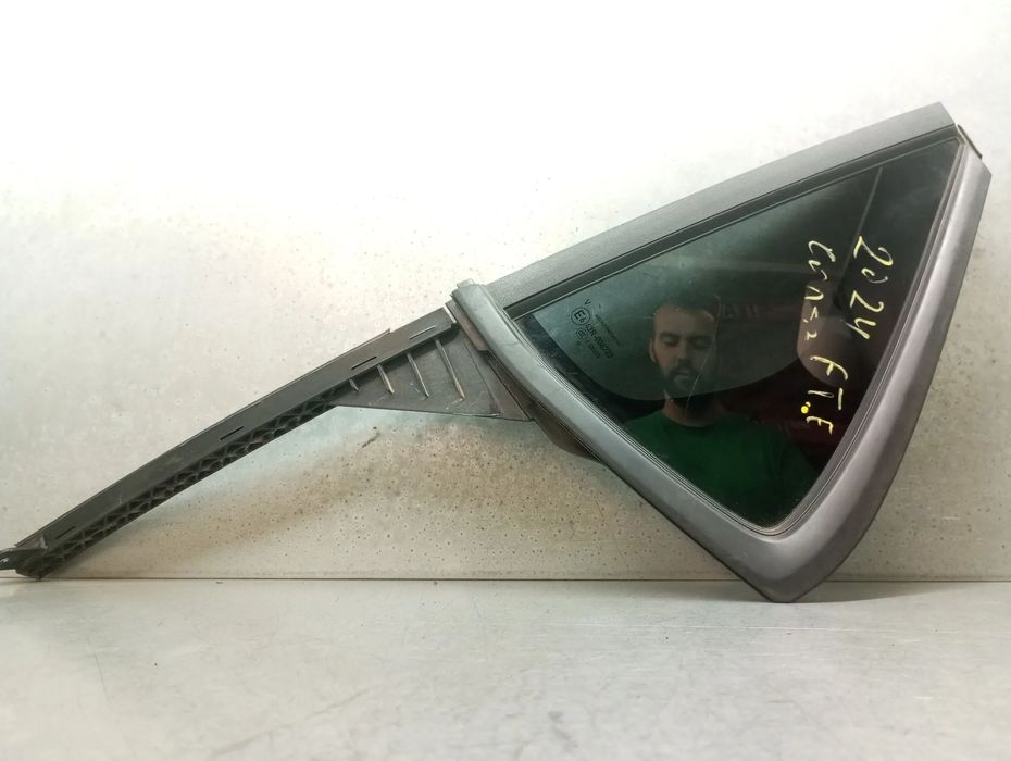 Vidro triangular da porta trás esquerdo OPEL Corsa F