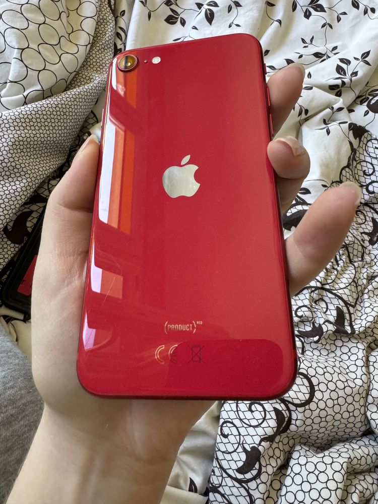 iPhone SE 2020 w kolorze czerwonym