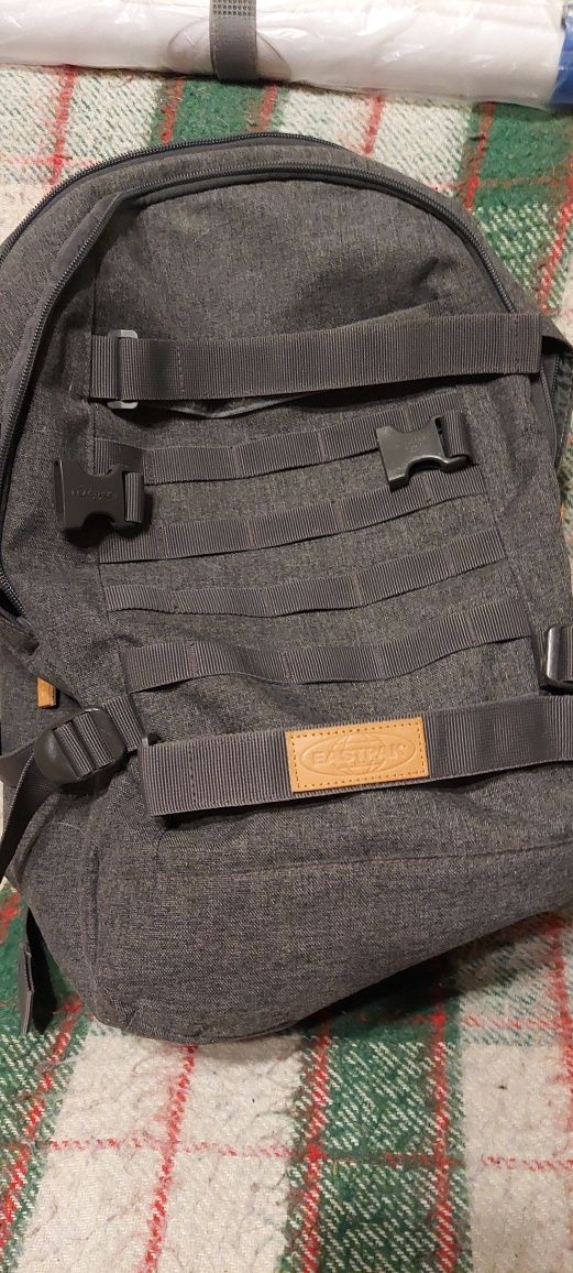 Plecak Eastpak rozmiar L
FLOID TACT L - Plecak
FLOID TACT L - Plecak