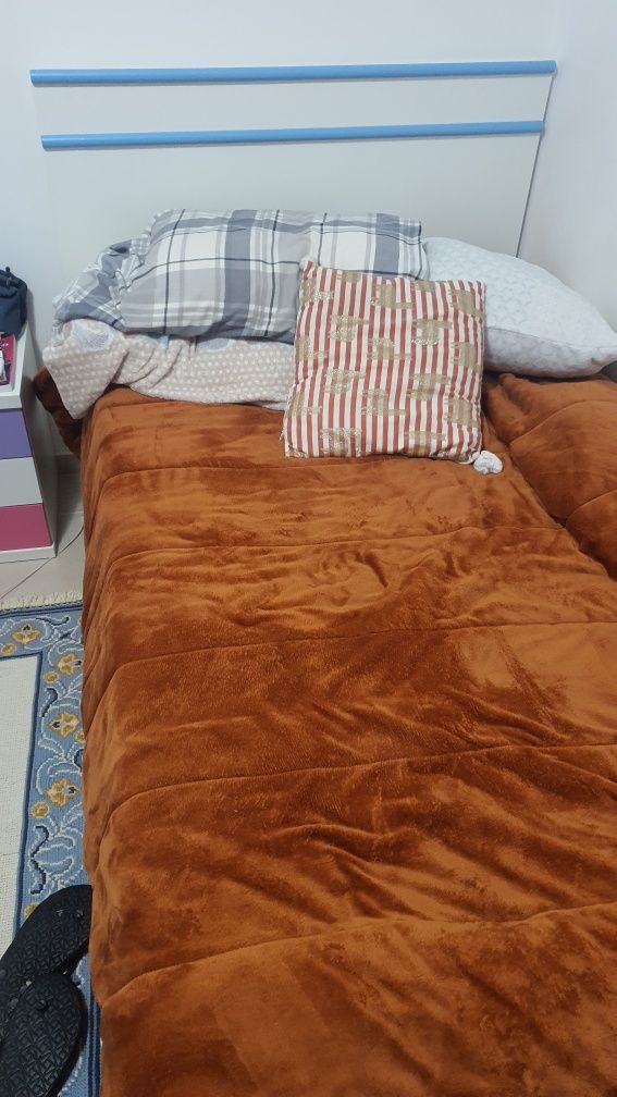 Cama com 4 gavetas