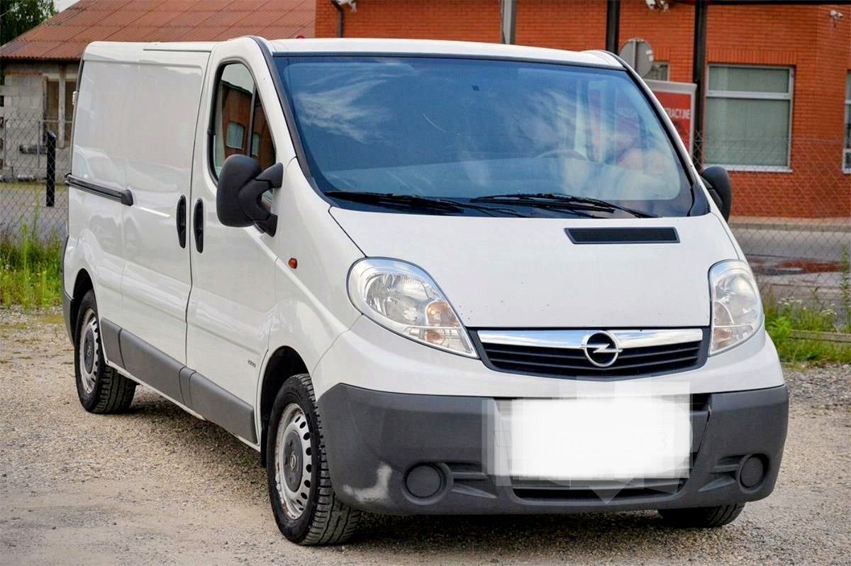 Wypożycze busa Opel Vivaro 2008 long wynajem