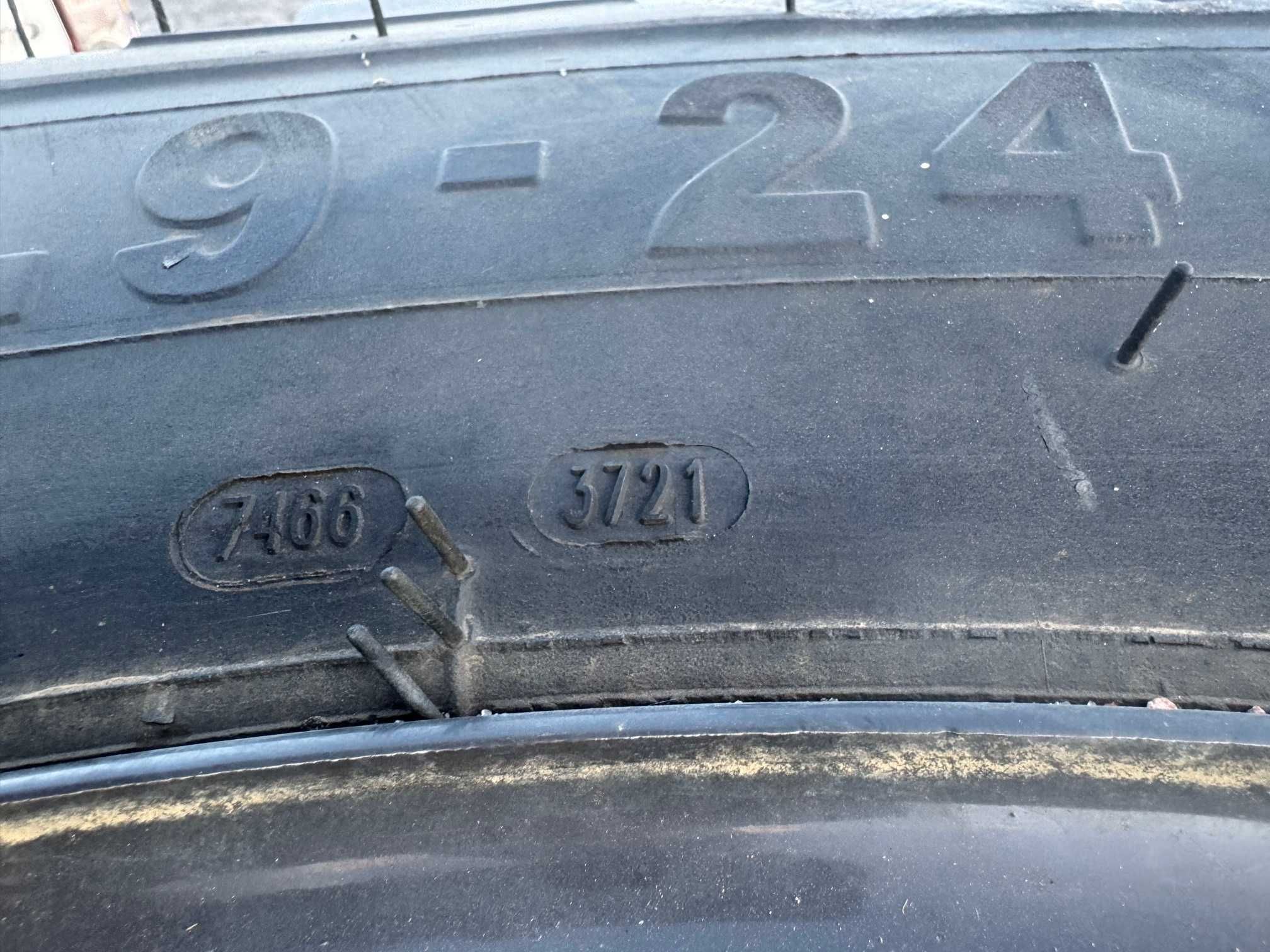 Koła komplet opona 16,9 R24 z felgą koparka New Holland Case nowe