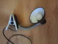 Lampa na biórko na klamre