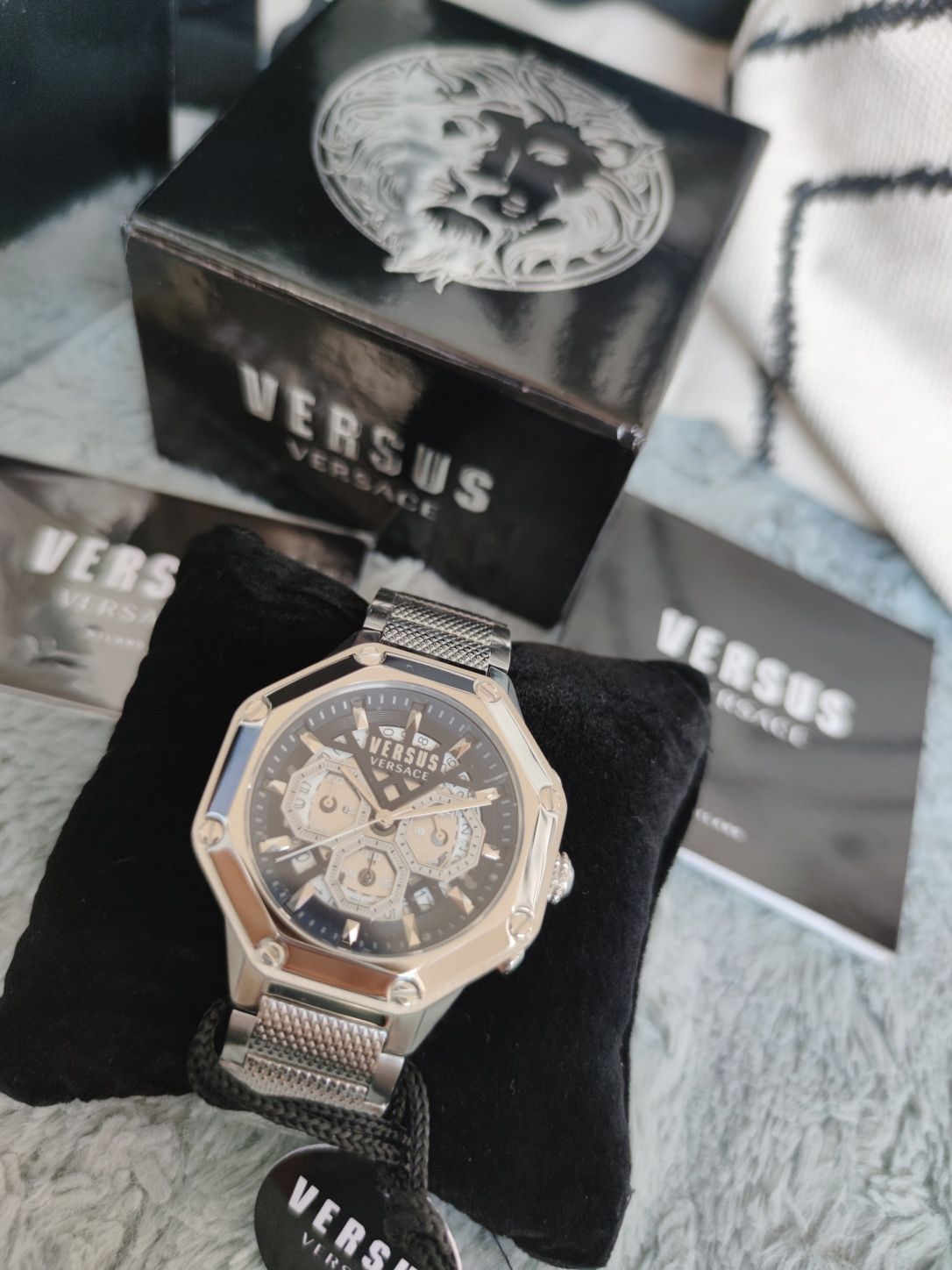 Zegarek męski Versus Versace VSP391420

Nowy Srebrny