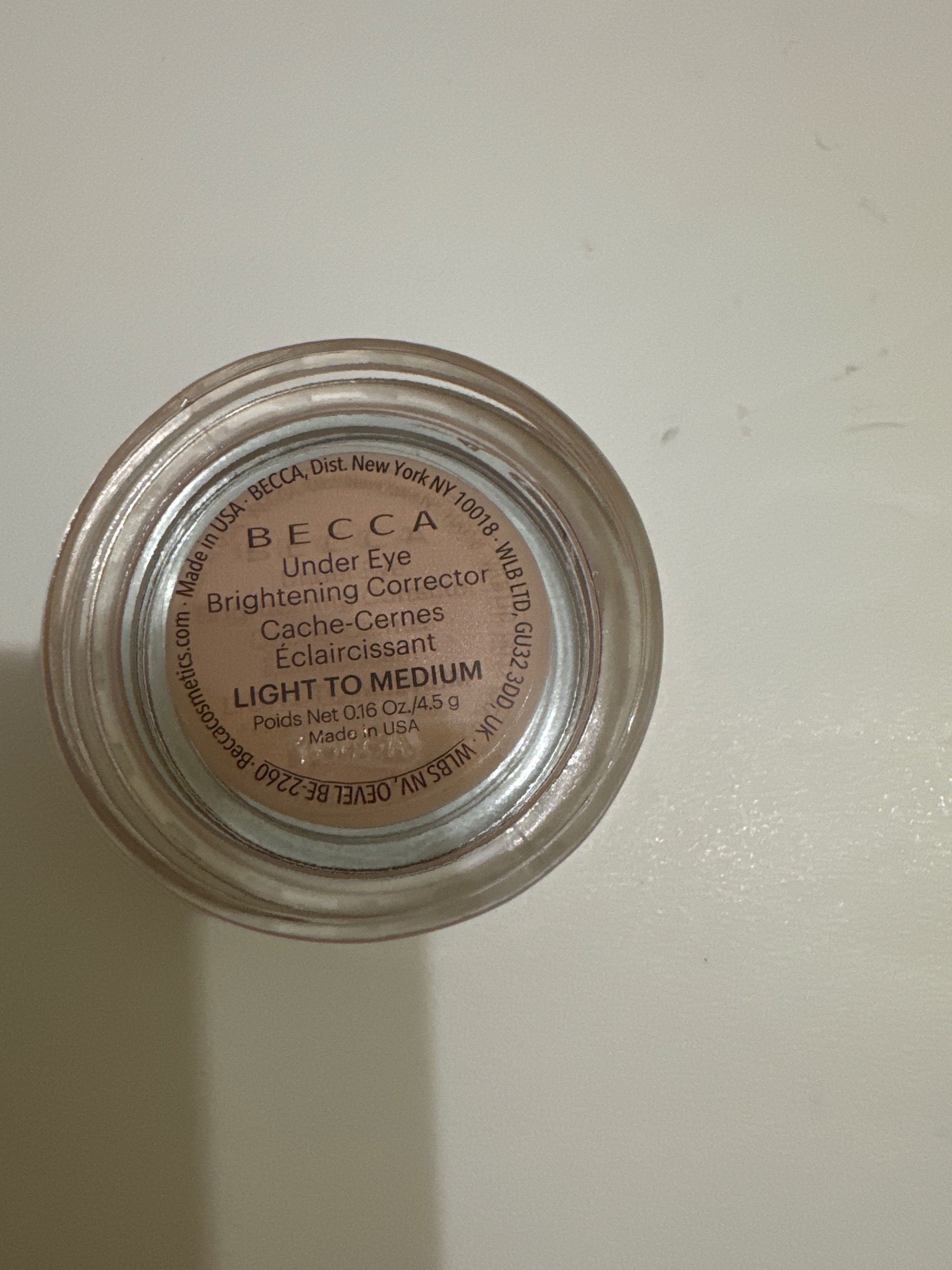BECCA LIGHT TO MEDIUM 4.5g Under eye brightening corrector