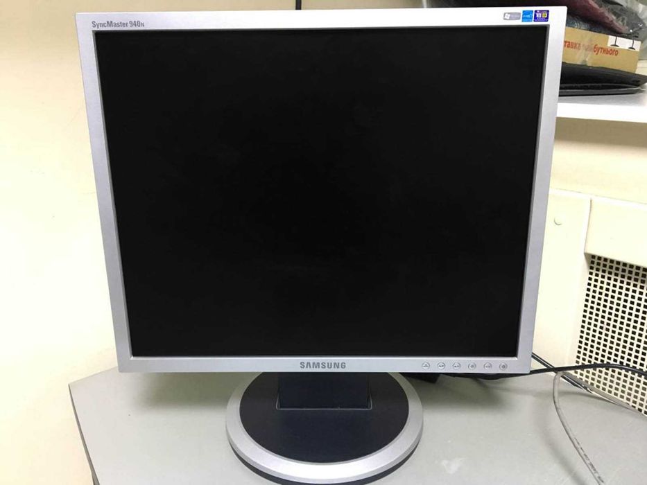 Монітор  Samsung  19