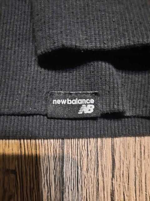 Czarna bluza z kapturem New Balance