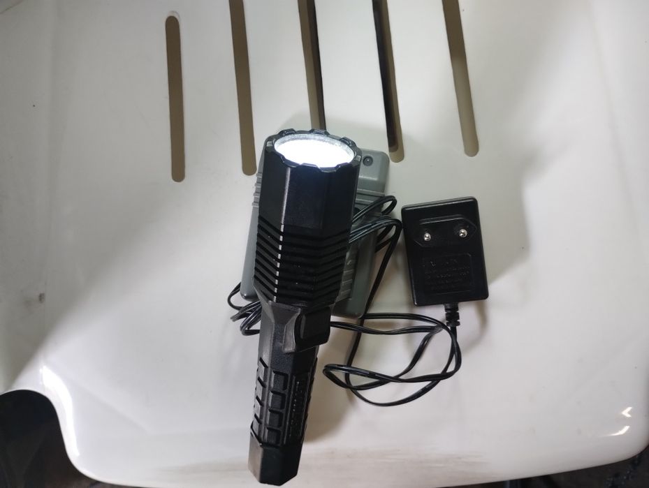 Latarka PELI 7060 LED + ładowarka