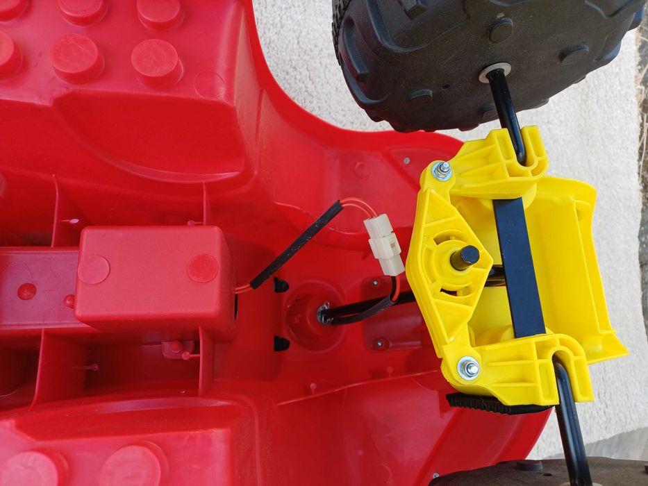 Moto elétrica tipo 4x4 para criança até aos 4 anos