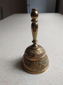 Mosiężny dzwonek ze wzorami 12 cm wysokości