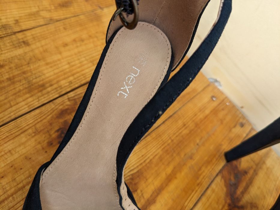 Брендовые туфли женские р. 37 Привезены из Англии.