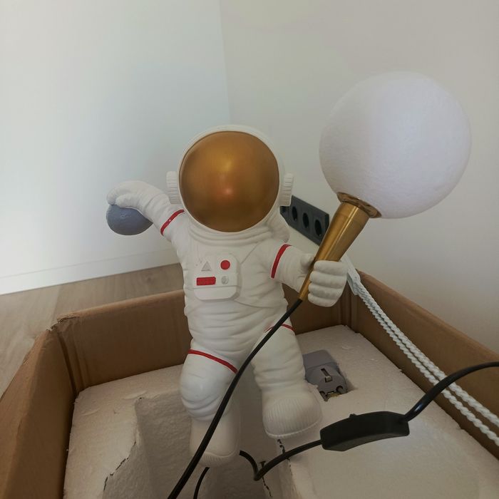 Світильник настіний. Бра космонавт