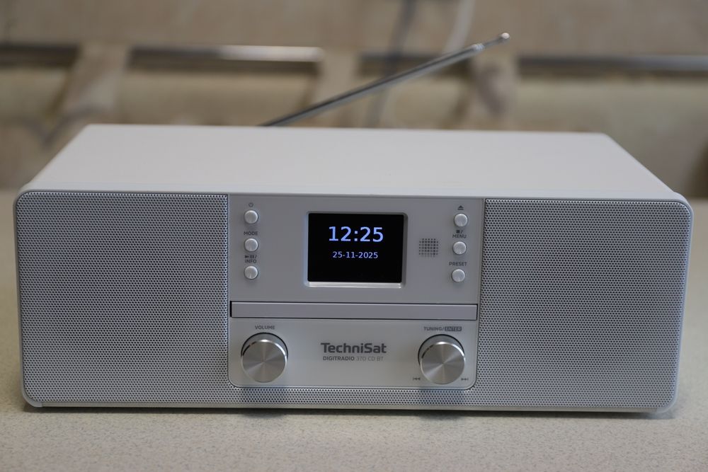 TechniSat  DigitRadio , FM , USB , FM , DAB ,  CD mp 3