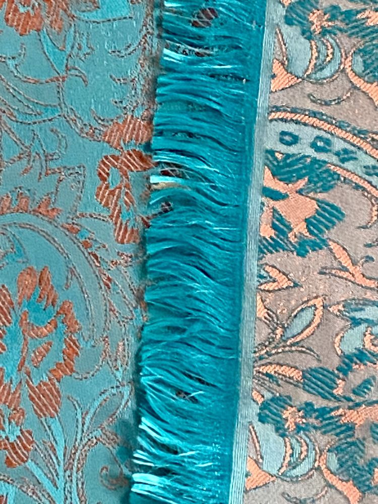 Jedwabny szal. Duży 182 cm x 69 cm. Piękny kolor