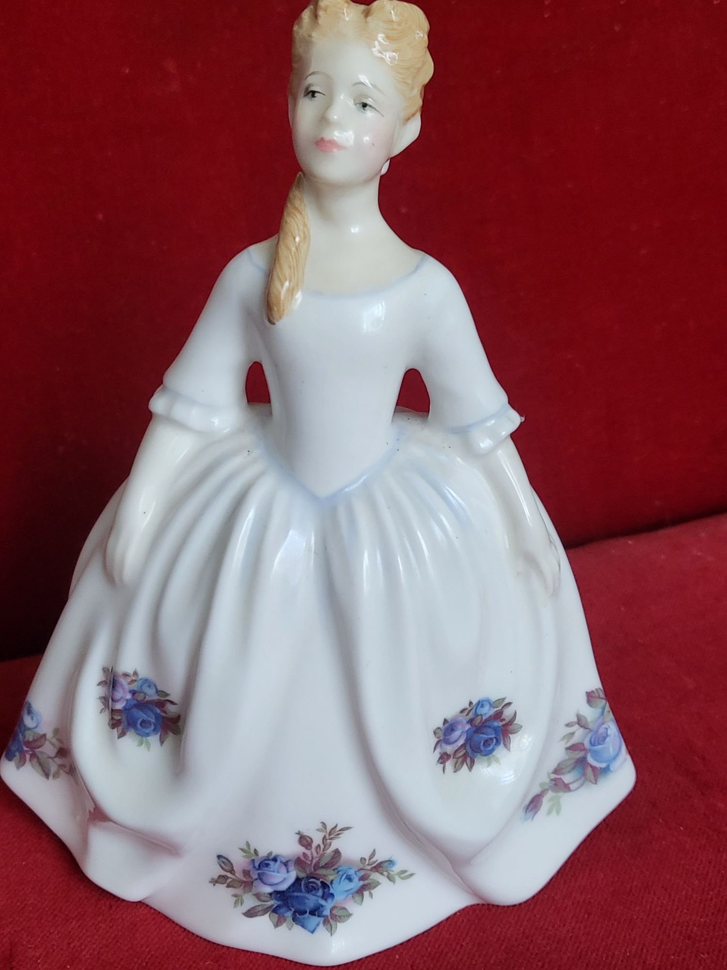 Figurka DAMA porcelana bone syg. Royal Doulton.