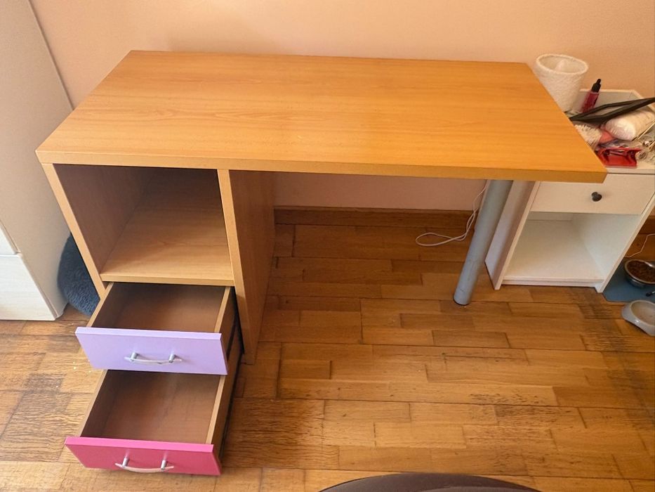 Secretária de mandeira