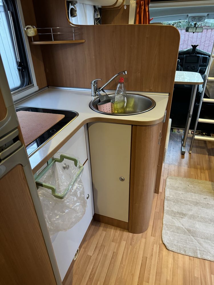 autocaravana  capuchine com 2 camas de casal