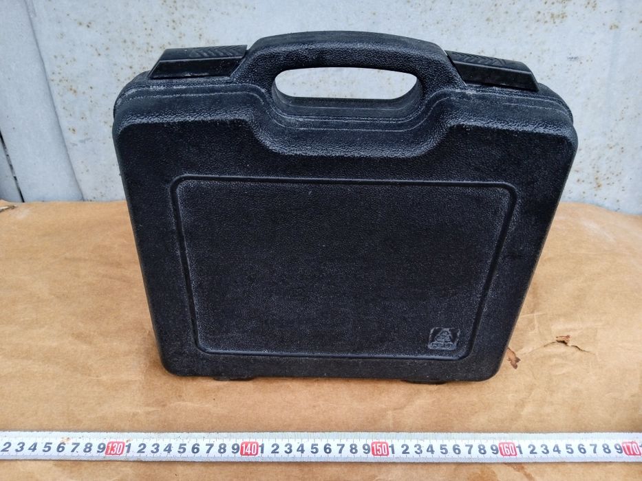 Чемодан для інструментів.