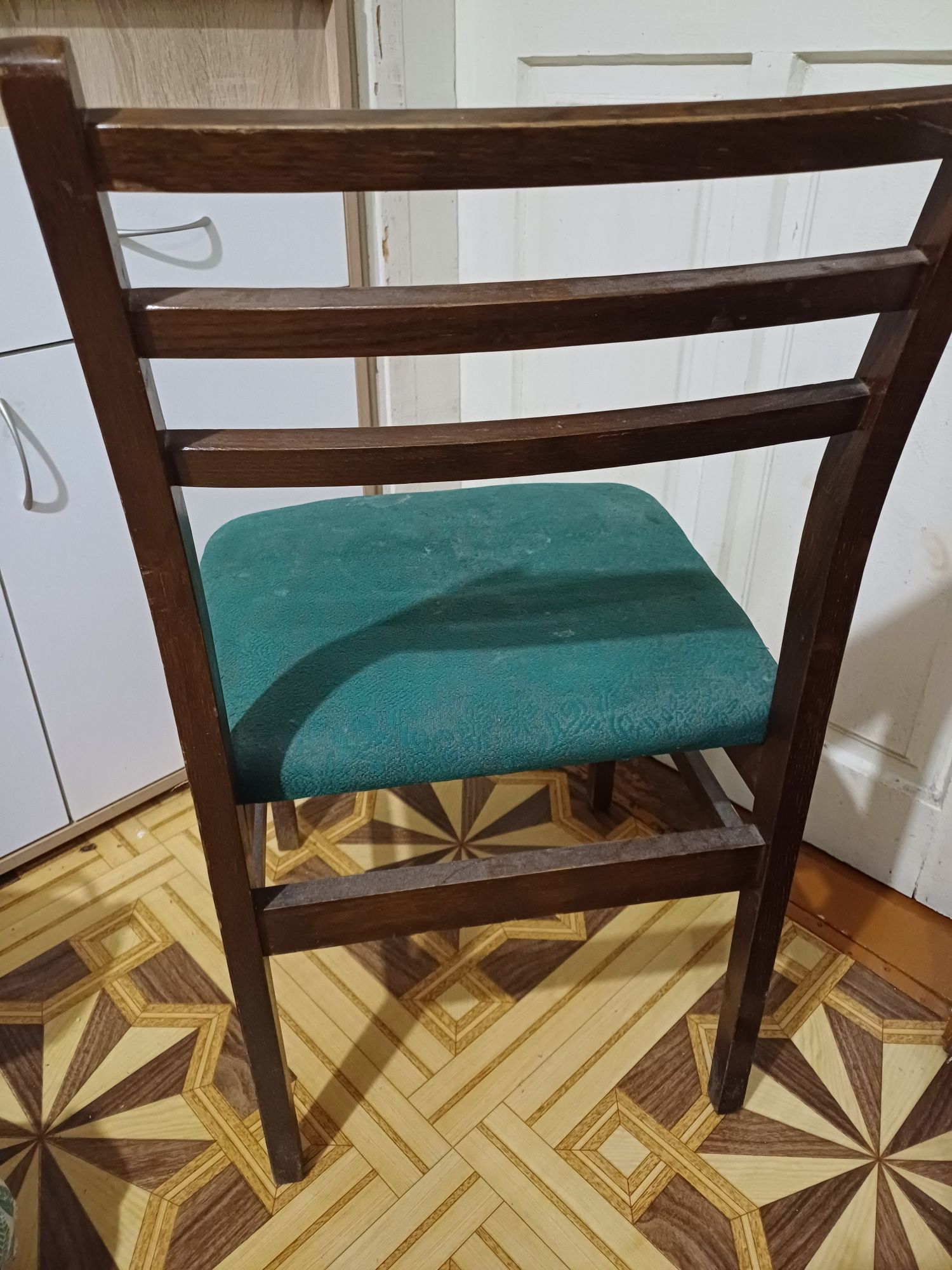 Продам деревянный стул
