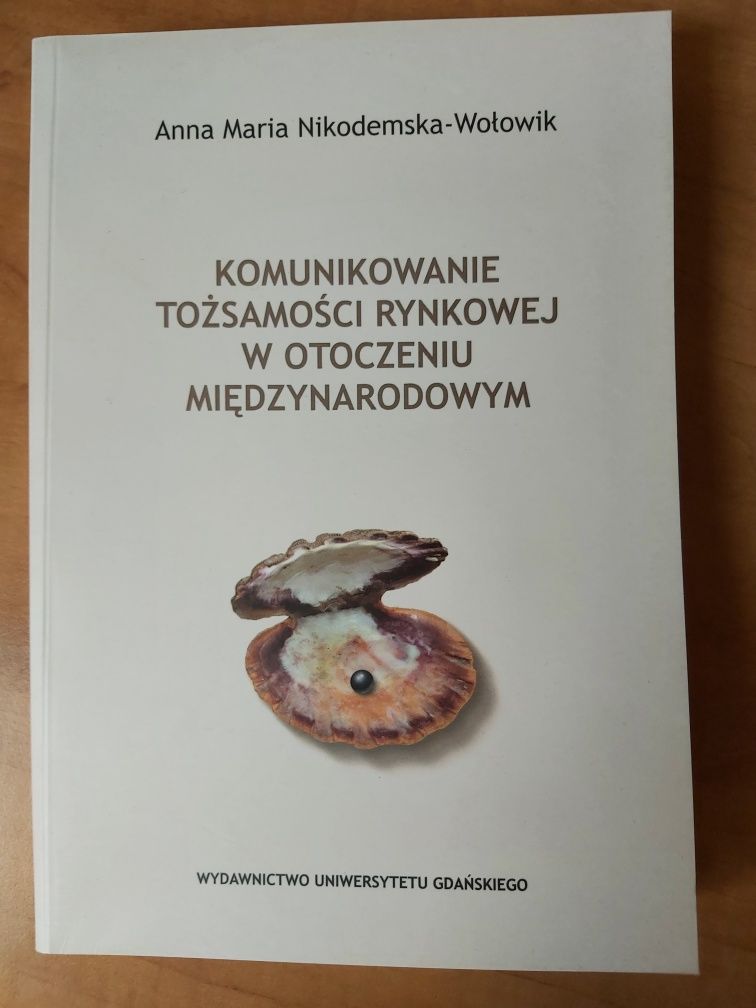 Nikodemska-Wołowik. Komunikowanie tożsamości rynkowej