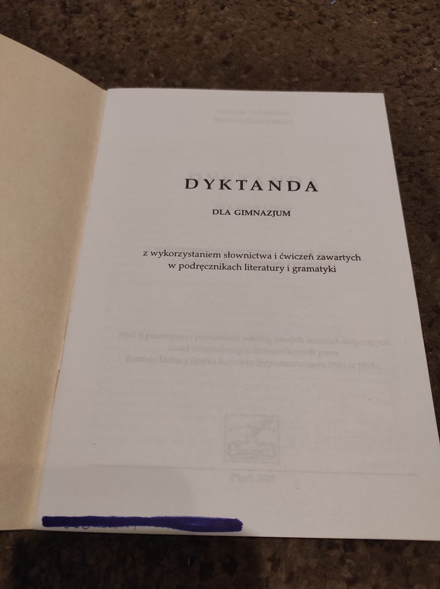 Dyktanda dla klas I-III gimnazjum.