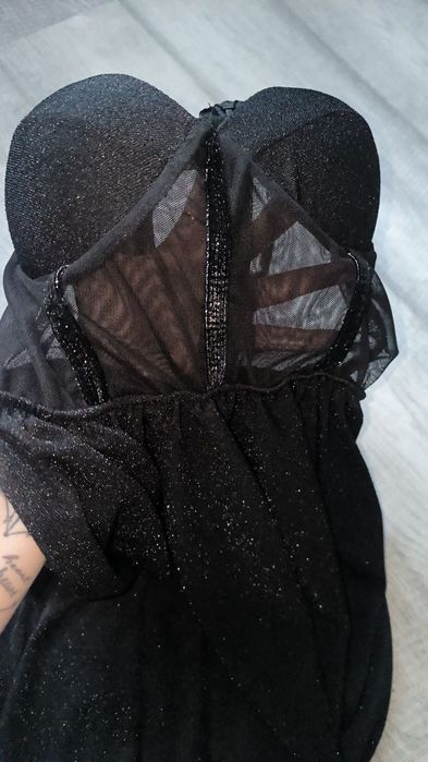 Нова блискуча сукня