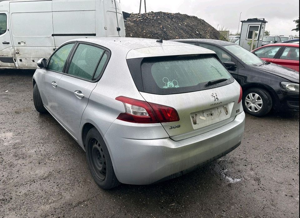 Разборка шрот запчасти Пежо 308 t9 Peugeot 308 2016 EZR двигун 1,6 hdi