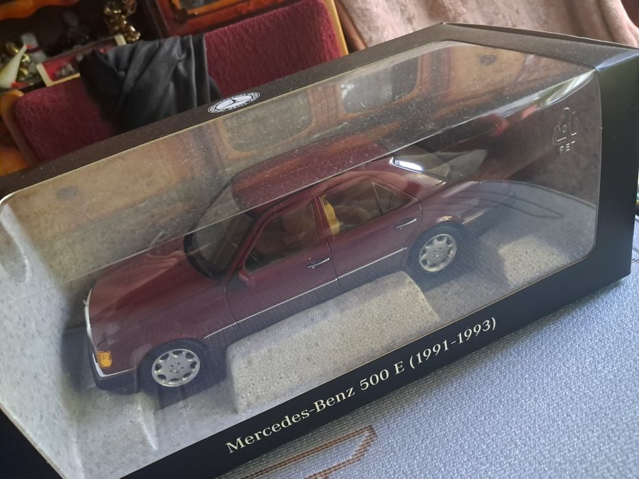 Mam na sprzedaż Mercedes w124 w skali1:18