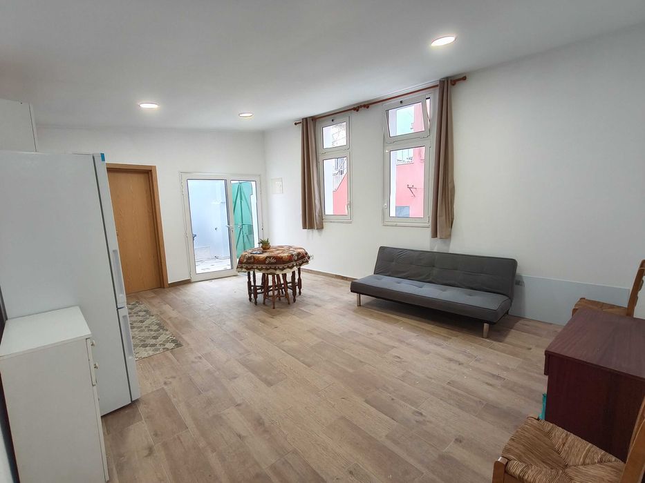 CASA/MORADIA TERREA c/pequeno terraço (área total 74m2-remodelada)