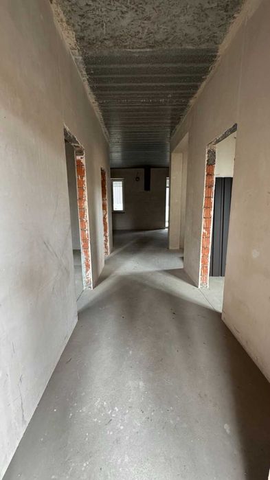 Великий будинок з терасою, ділянкою. єОселя, постанова, сертифікат