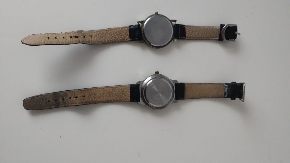 Dwa zegarki na rękę