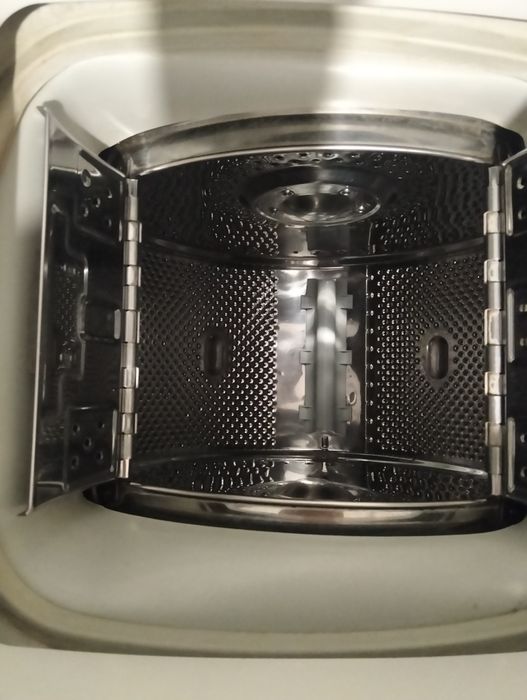 Продам пральну машину Whirlpool  5 кг