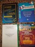 Продаются  книги.