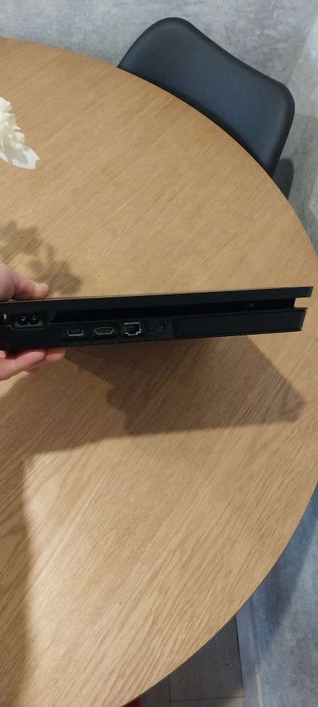 PS4 slim 1TB гарному стані