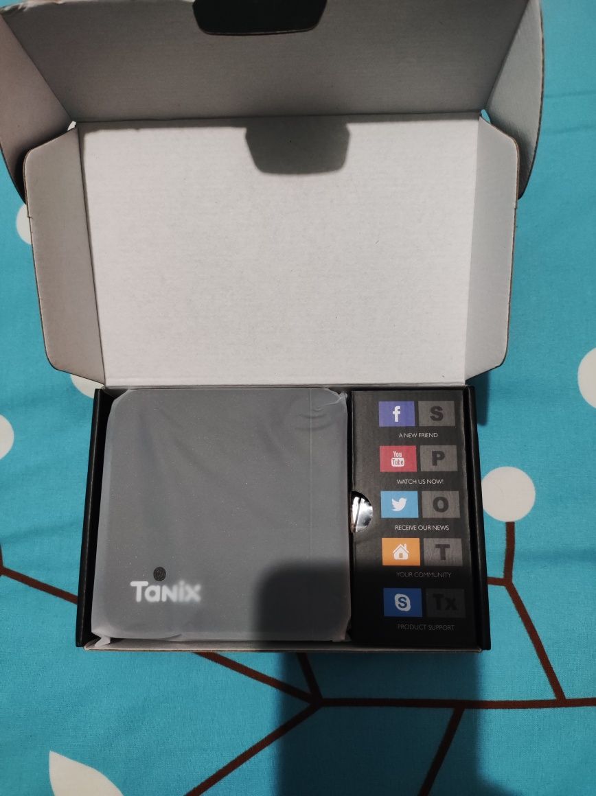 Box android Tanix W2 S905W2 2 GB/16GB