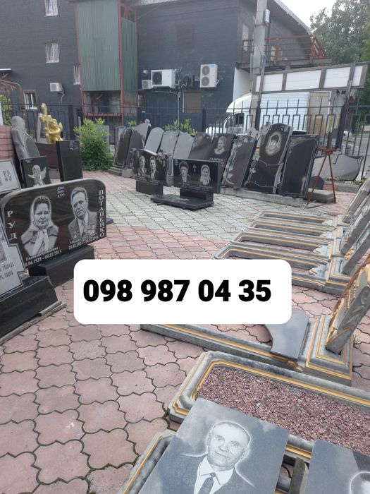 Пам'ятники від виробника (граніт крошка, бетон)Від 4100 грн .